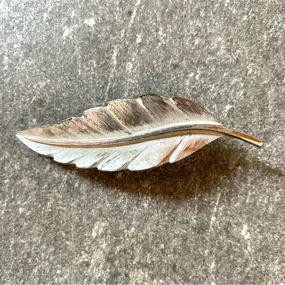 Vintage Silver Leaf Lapel Broche or Hair Clip Silver Tone - Picture 2 of 5